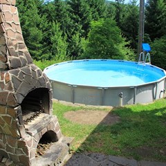 V létě si užijete relax ve venkovním bazénu